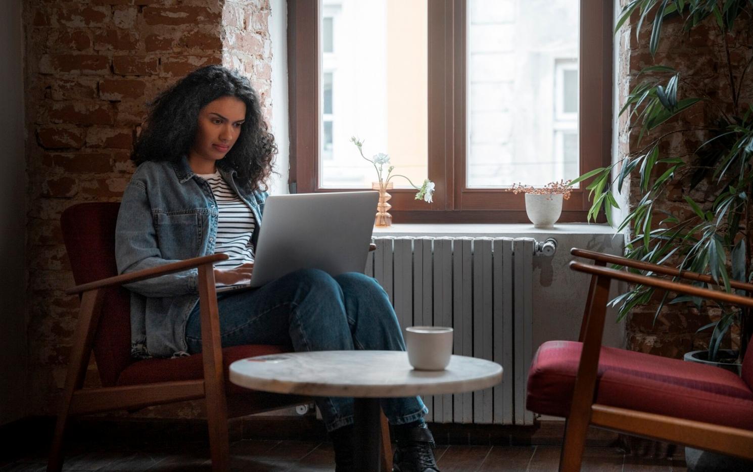 Ambiente accogliente dove nascono le conversazioni che cambiano la vita attraverso la psicologia musicale